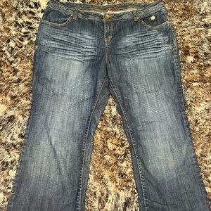 Apple bottoms jeans capris